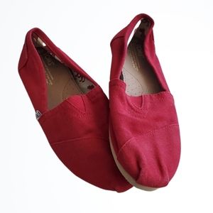 Tom's Red Light Weight Simple Slip On Canvas Fashion Sneakers Size 8.5
